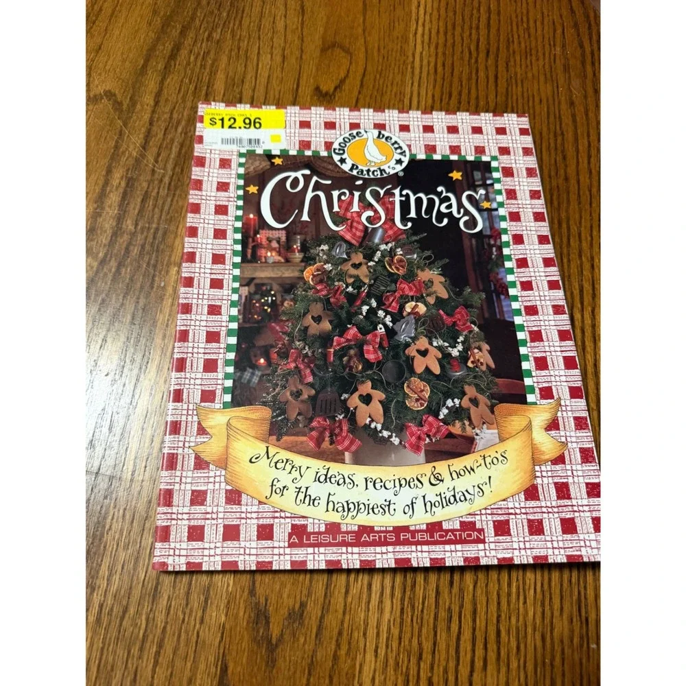 Gooseberry Patch Christmas Book Lot of 2 Leisure Arts Recipes Crafts Holiday